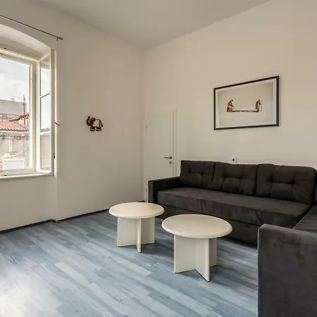 Apartment Palace View