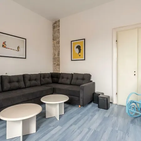 Palace View Apartment *